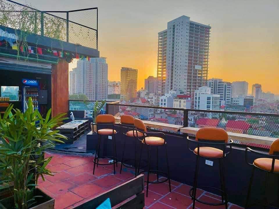 Cho thuê sân thượng kinh doanh cafe rooftop tại Nguyễn Phúc Lai , DTSD 150m2 , giá 15tr 13912129