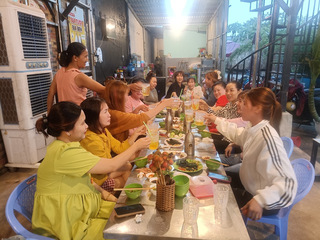 Cần sang gấp quán cafe Nhân 74  Địa chỉ: tại khu phố 3 phường Tân Định, Bến Cát, Bình Dương 13915672