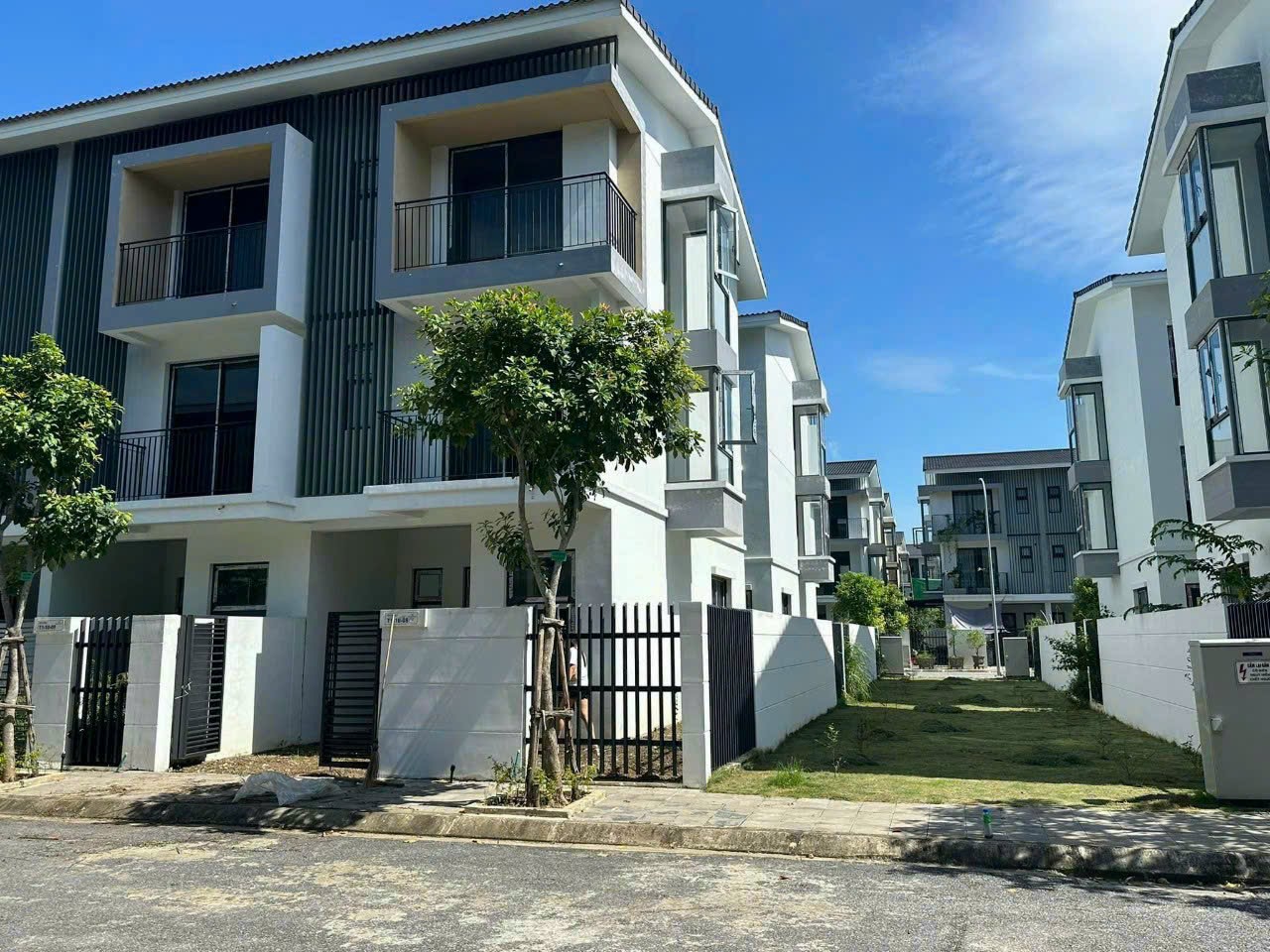 Bán Căn sẻ khe  liền Kề 105 M bellhomes Thủy Nguyên 13919122