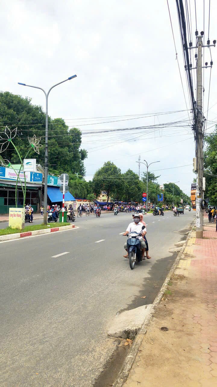 Bán lô đất mặt tiền đường Phạm Văn Đồng, đối diện trường Cấp 2 Nghĩa Chánh 13925059