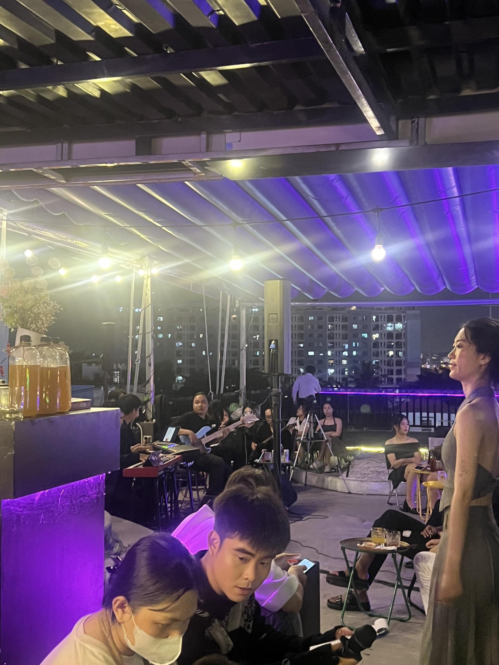 SANG QUÁN ROOFTOP CHILL- Phạm Văn Đồng 13928005