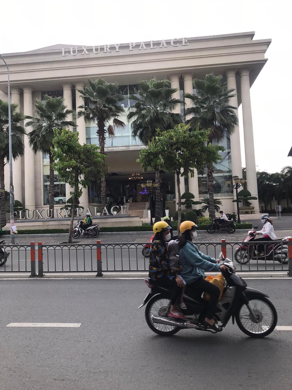 Nhà phố 3 tầng thiết kế hiện đại 80m2 hẻm 496 Dương Quảng Hàm đường 40m gần chợ K26 8 tỷ.  13928817