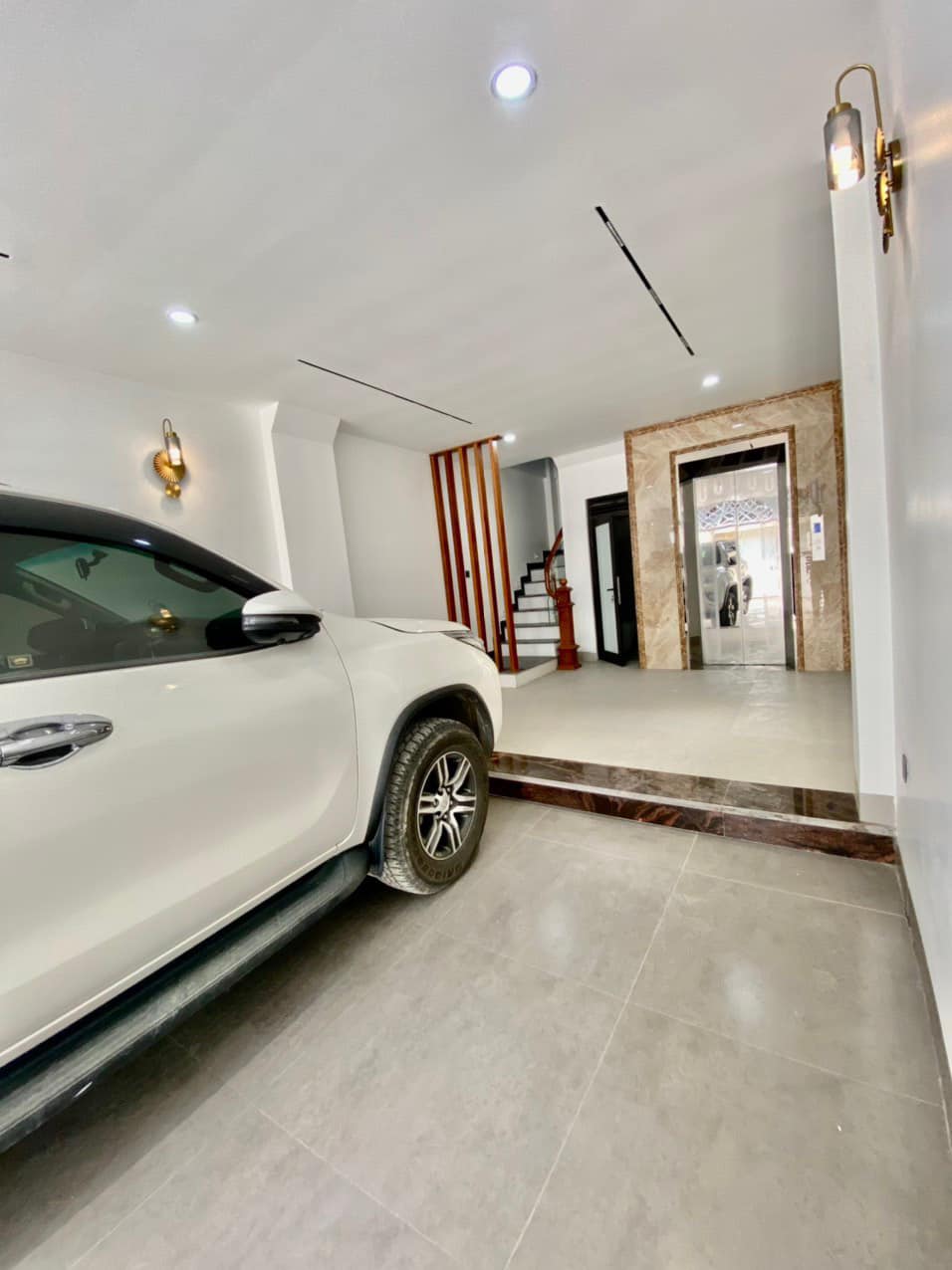 Bán Nhà Nguyễn Văn Cừ, Long Biên 52m2, 6T giá 10,5 tỷ ( Ô tô vào nhà) 13930768