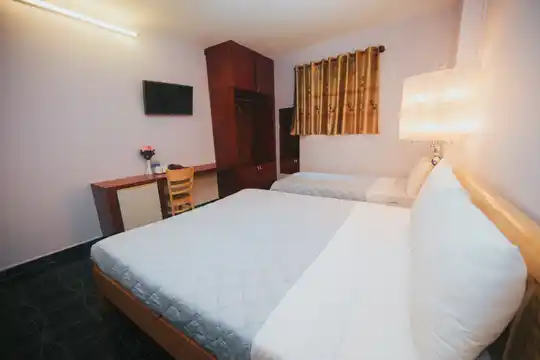 Định Cư Mỹ : bán khách sạn Hà Vy 16-18 Đỗ Quang Đẩu  , khu phố Tây BÙi Viện , Quận 1 13931215