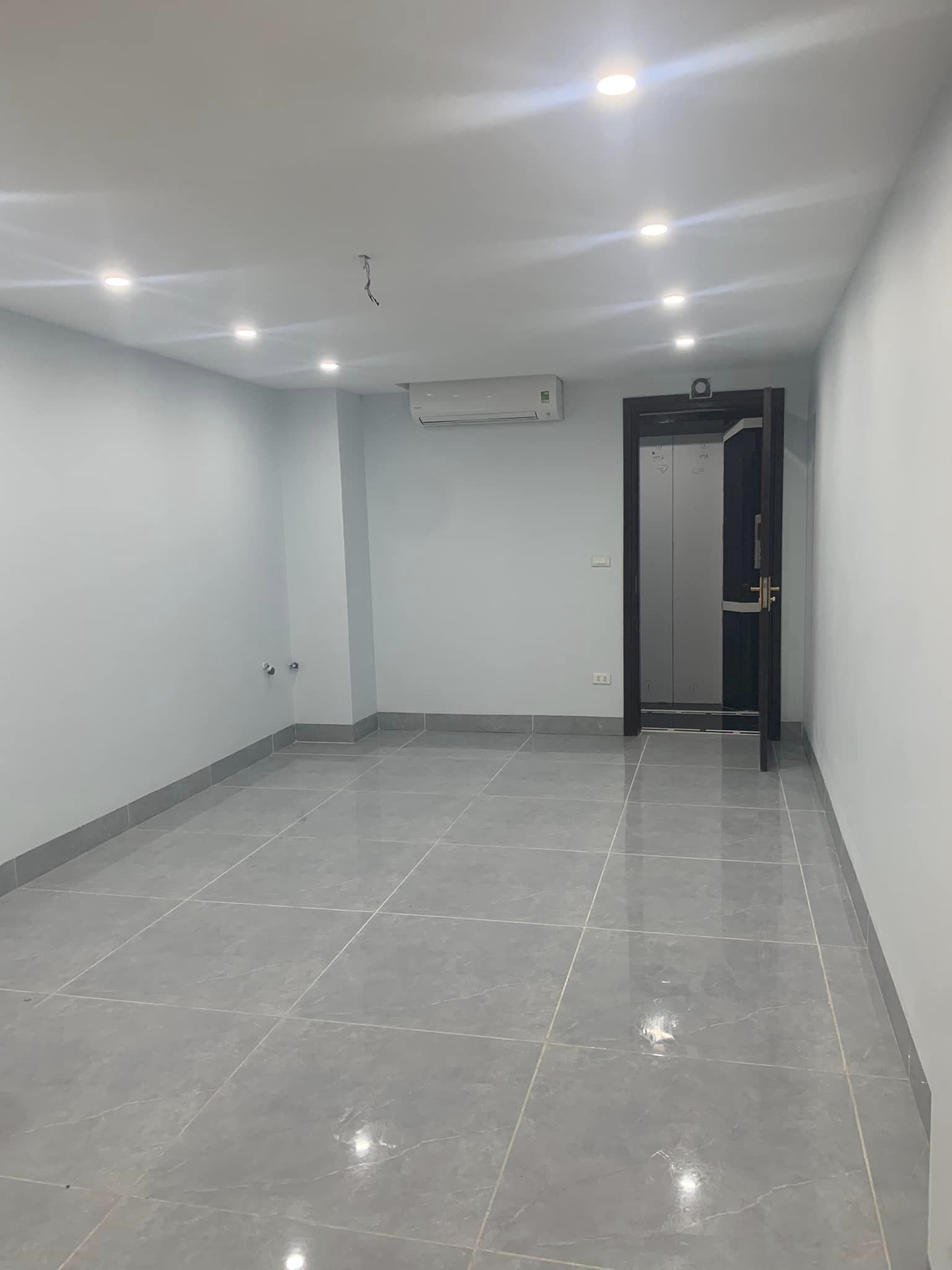 Cho thuê nhà phố Lê Thanh Nghị ,50 m2 x 5 tầng , giá 35 tr 13931724