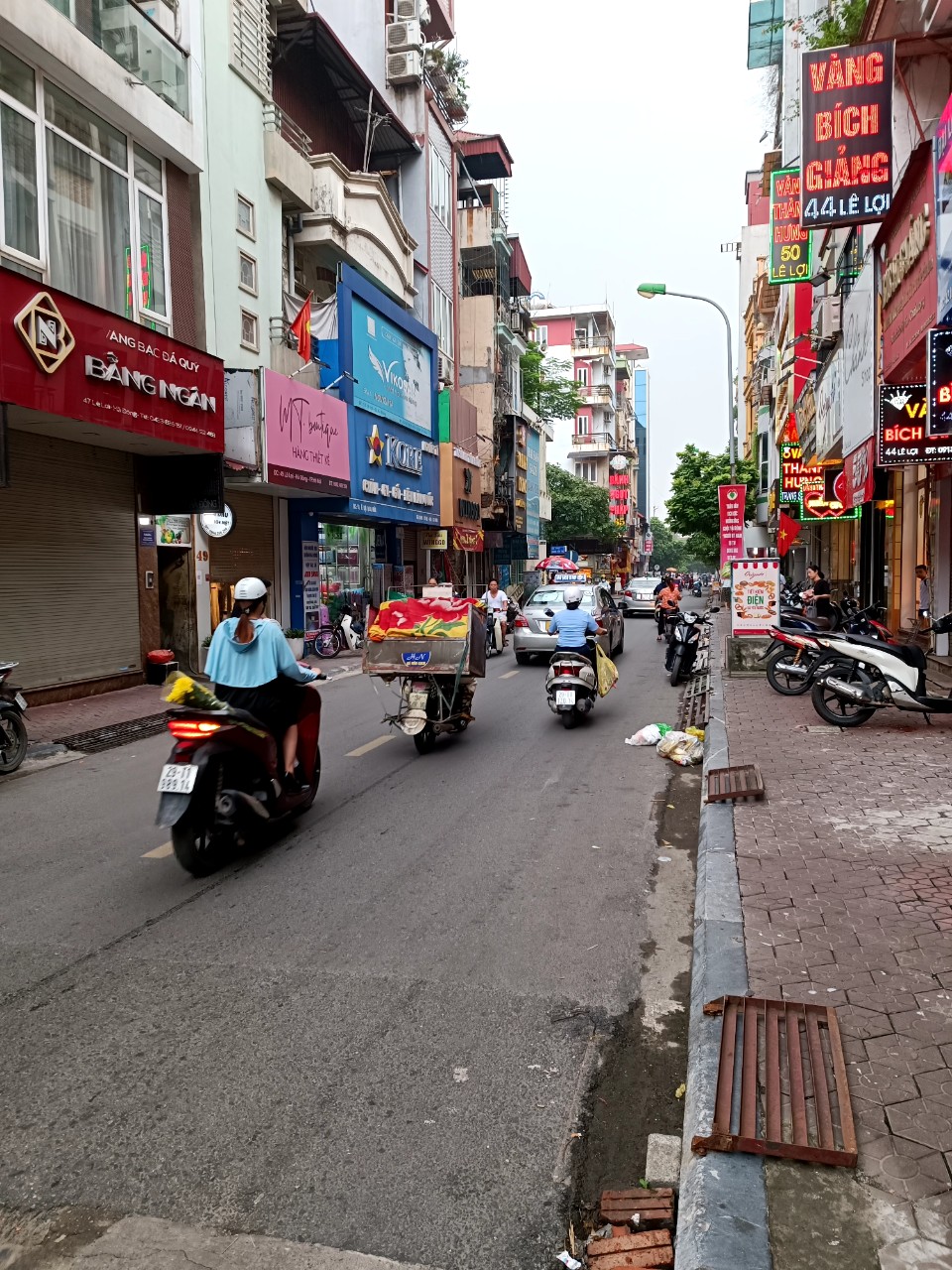 Bán nhà mới Lê Lợi - Hà Đông, kinh doanh, gần bãi đỗ ô tô, vài bước ra phố, full nội thất, 5 tầng chỉ hơn 4 tỷ. LH 0962780005
 13938574