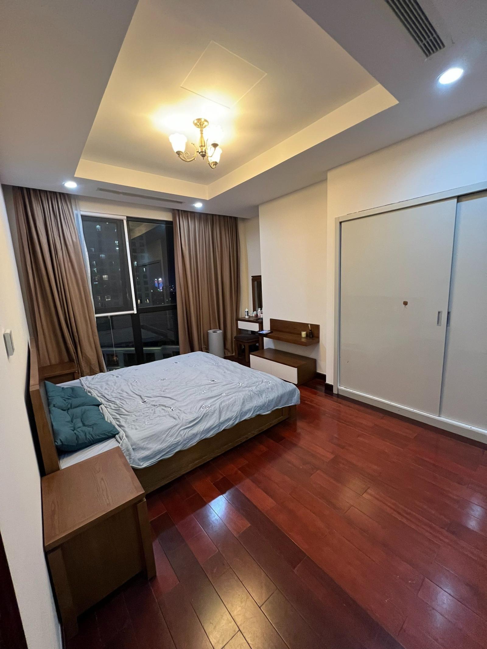 Chính chủ cho thuê căn hộ 2 phòng ngủ 112m2, full đồ có thể vào ở luôn tại Royal City - Thanh Xuân 13939325