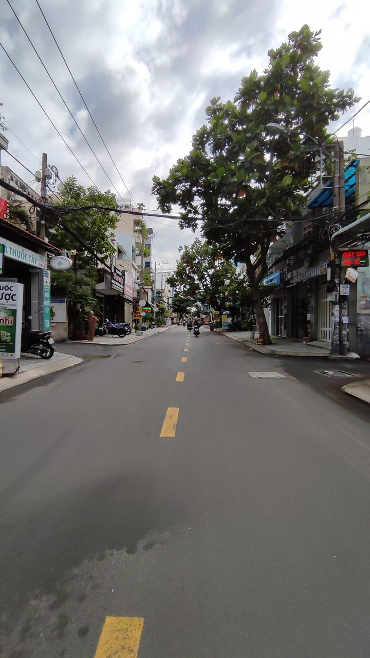 Nhà THẦN TÀI 3 tầng đẹp lung linh, xe hơi 7C trong nhà 90m2 ngang 5m gần Emart 2 chỉ 8 tỷ. 13940174