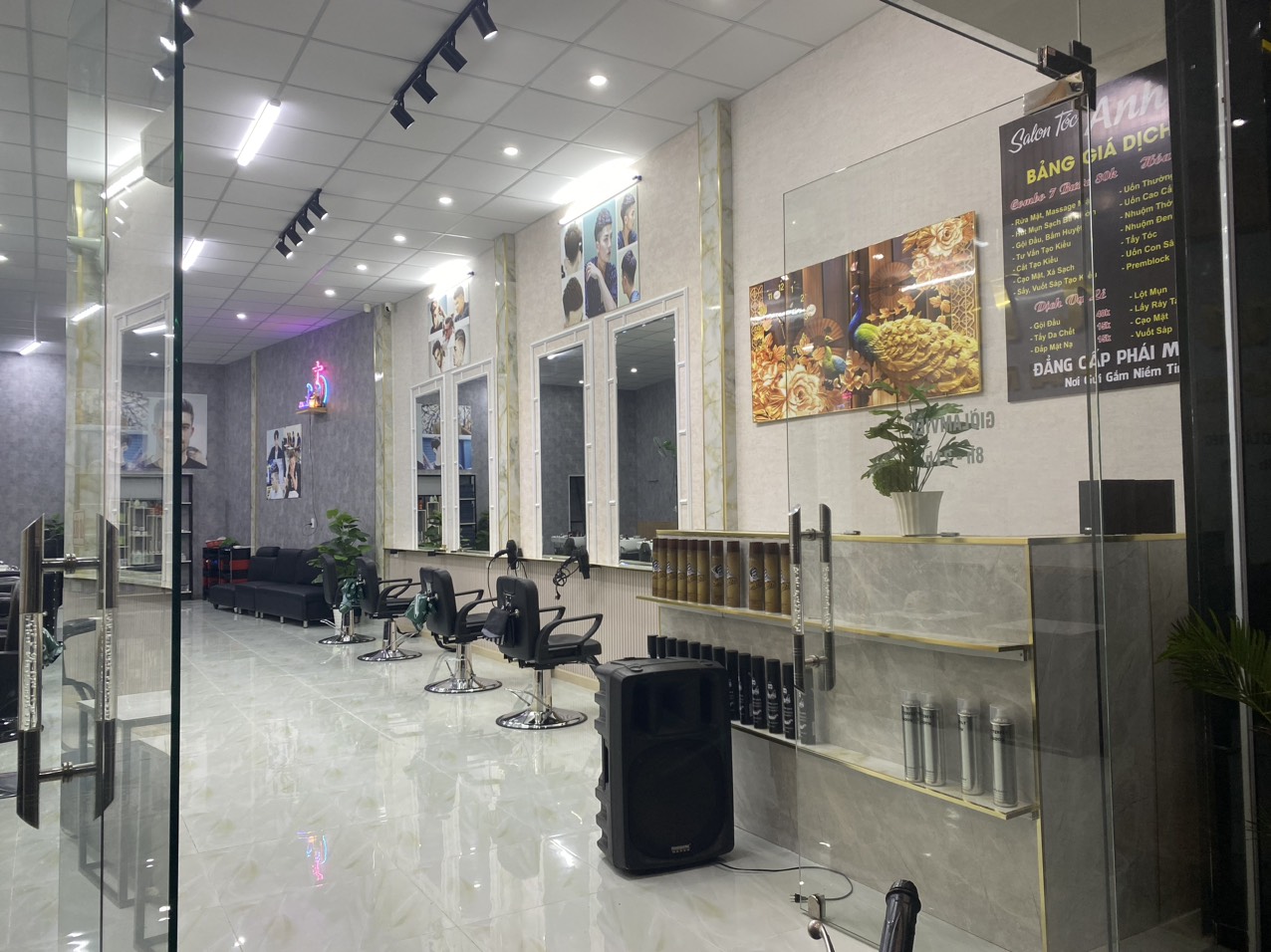 SANG NHƯỢNG SALON TÓC NAM ANH TÚ Địa chỉ: 830 Bình Giã, Phường Rạch Dừa, Vũng Tàu 13943572