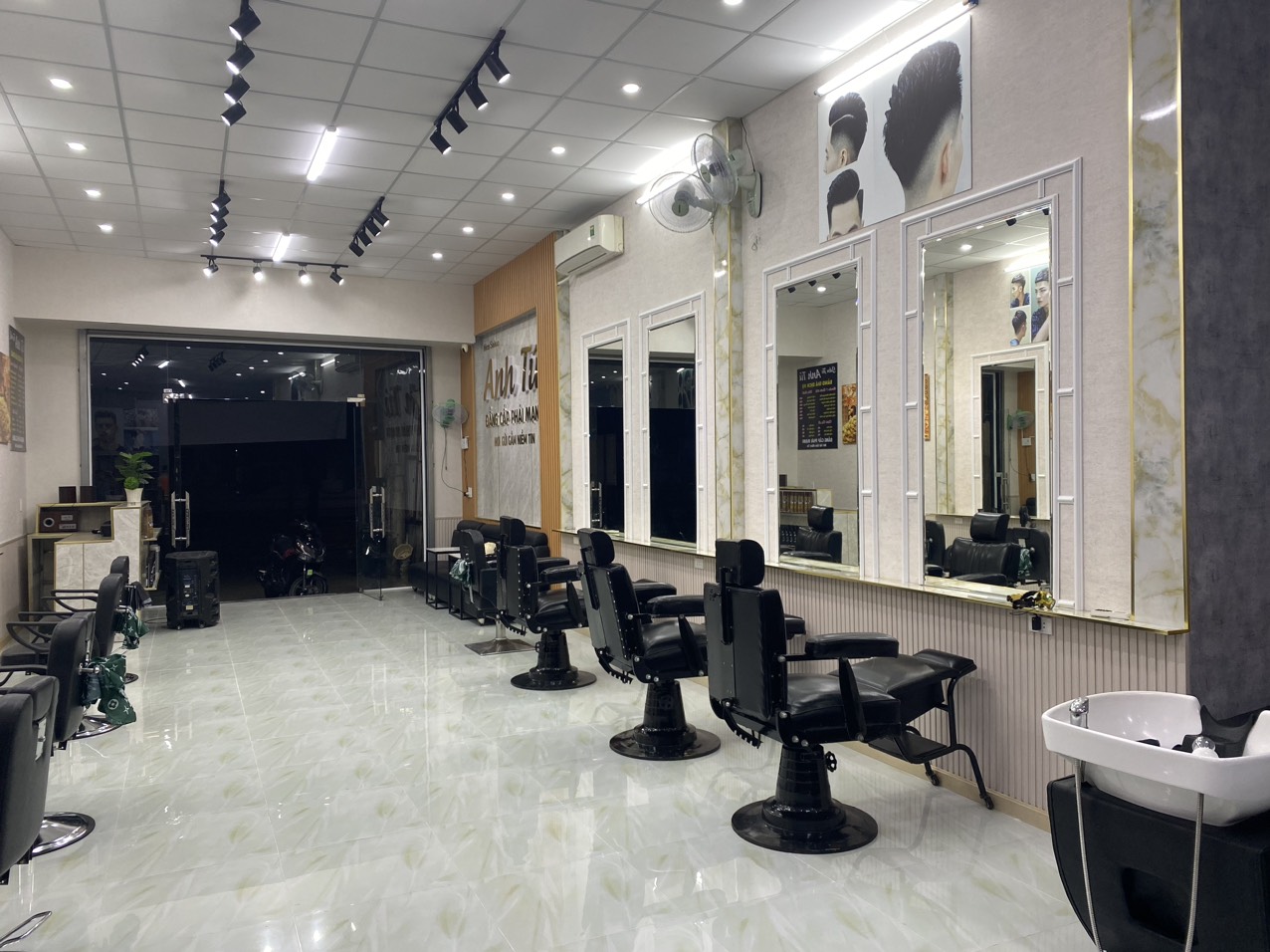 SANG NHƯỢNG SALON TÓC NAM ANH TÚ Địa chỉ: 830 Bình Giã, Phường Rạch Dừa, Vũng Tàu 13943572