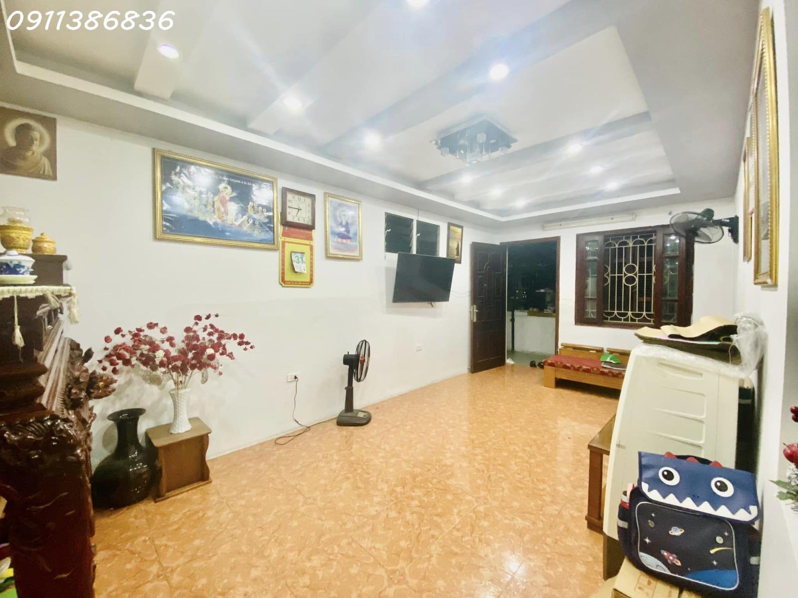 💥Bán nhà Tập thể gần phố Chùa Láng 81m, 3 ngủ, Mới đẹp, 2.38 tỷ💥 13948580