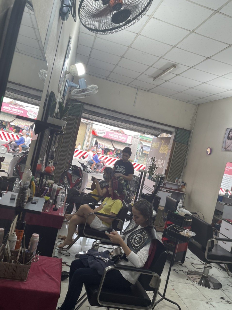 SANG NHƯỢNG SALON TÓC Địa chỉ: Tân Định, Bến Cát, Bình Dương 13948689