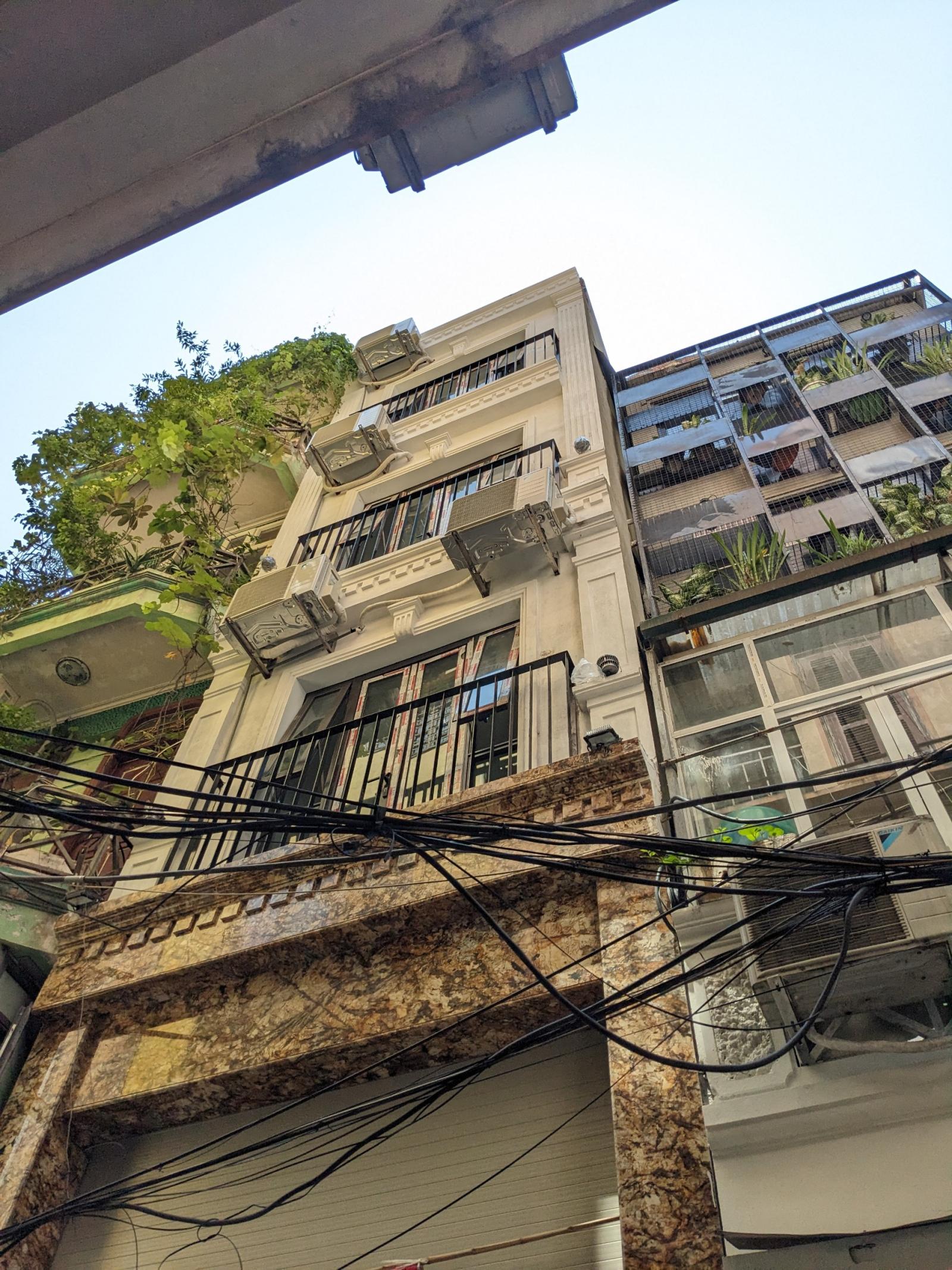 CT nhà 50m2*5 tầng. Thông sàn, thang máy. Nhà mới xây, mặt ngõ thông, 5m ra phố. NT cơ bản 13950232