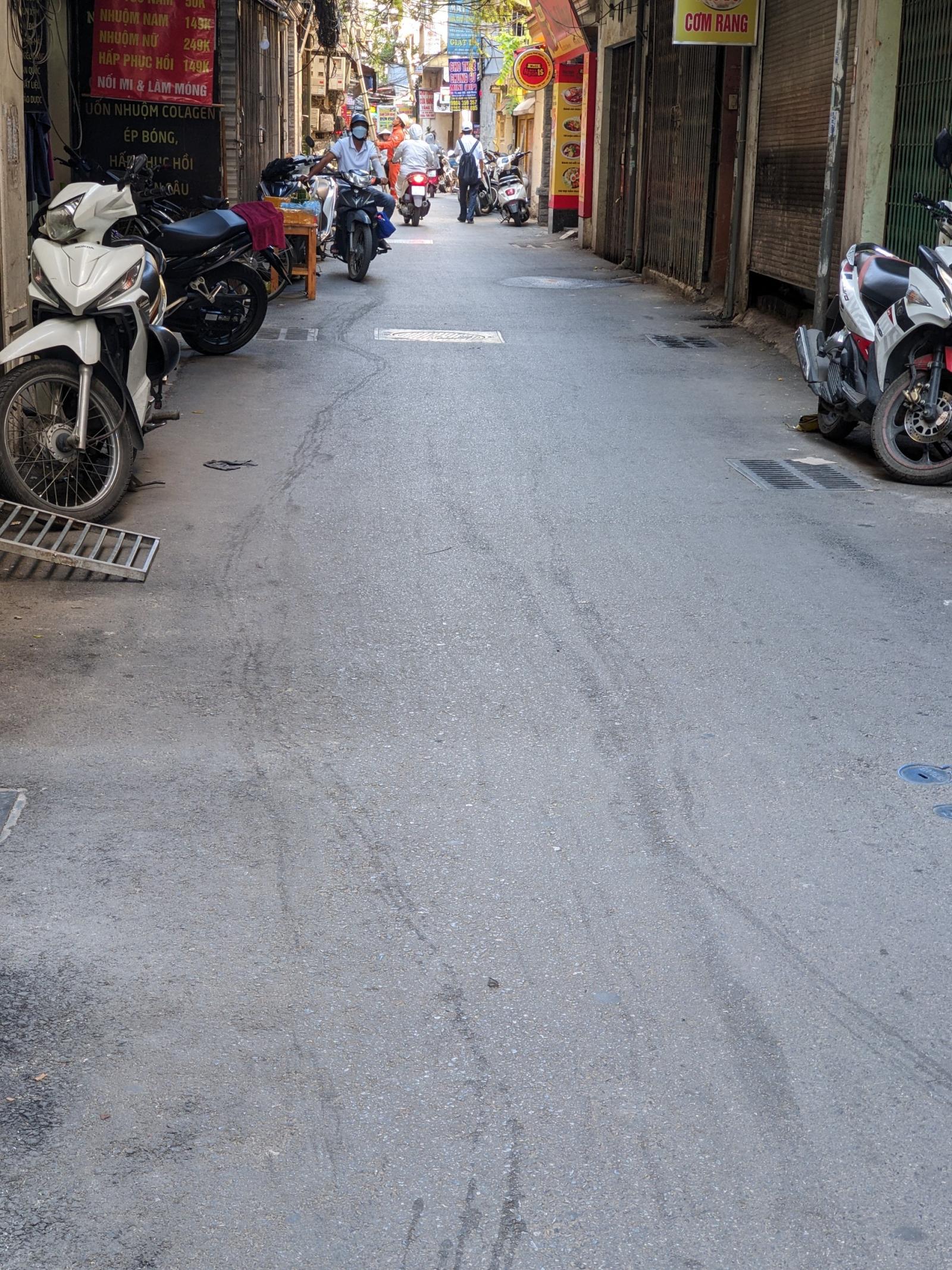 CT nhà 50m2*5 tầng. Thông sàn, thang máy. Nhà mới xây, mặt ngõ thông, 5m ra phố. NT cơ bản 13950232