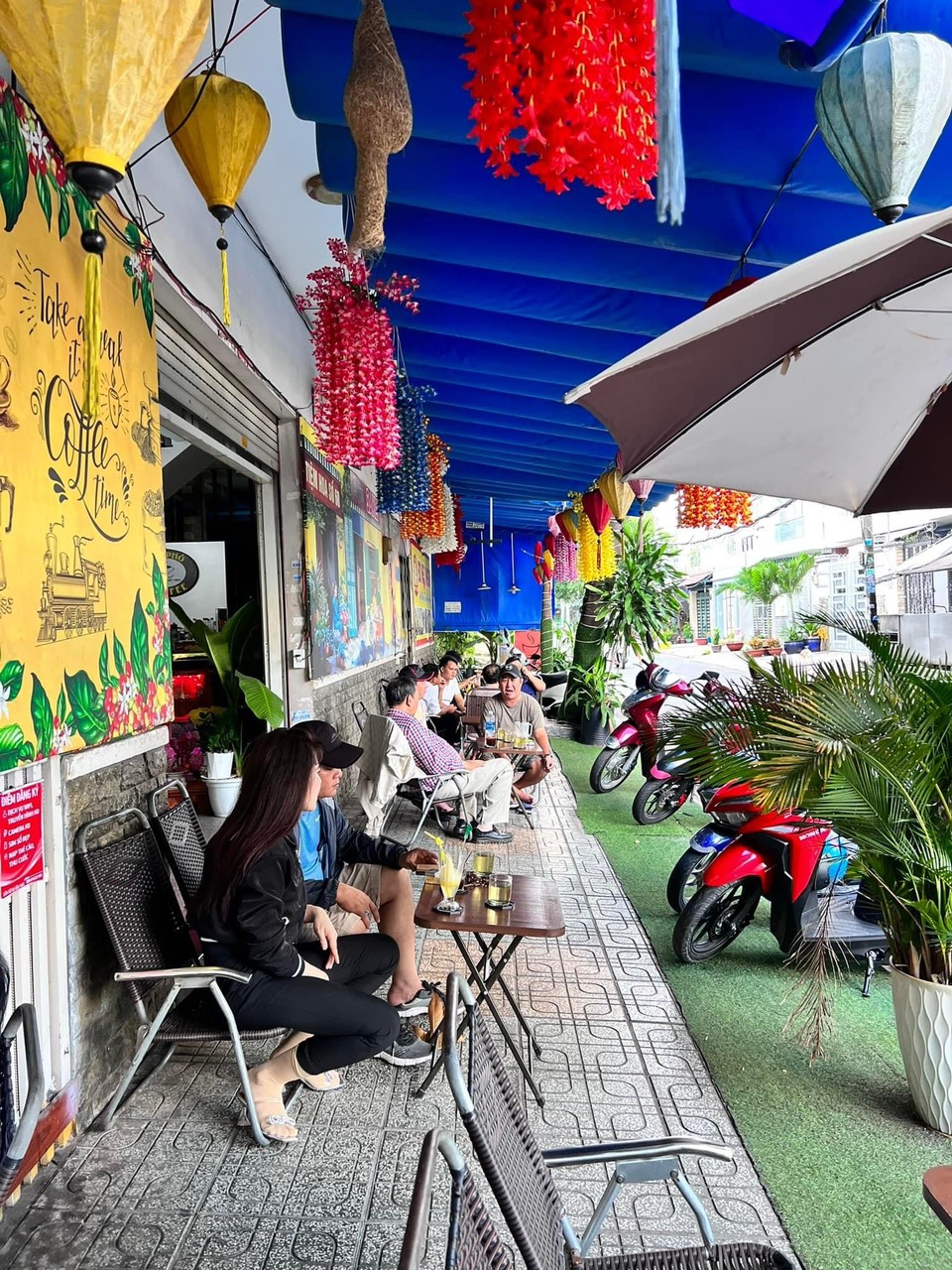 Vì lý do cá nhân nên cần sang nhượng lại mặt bằng và toàn bộ đồ dùng quán gần nhà thờ paolo bình 13950912