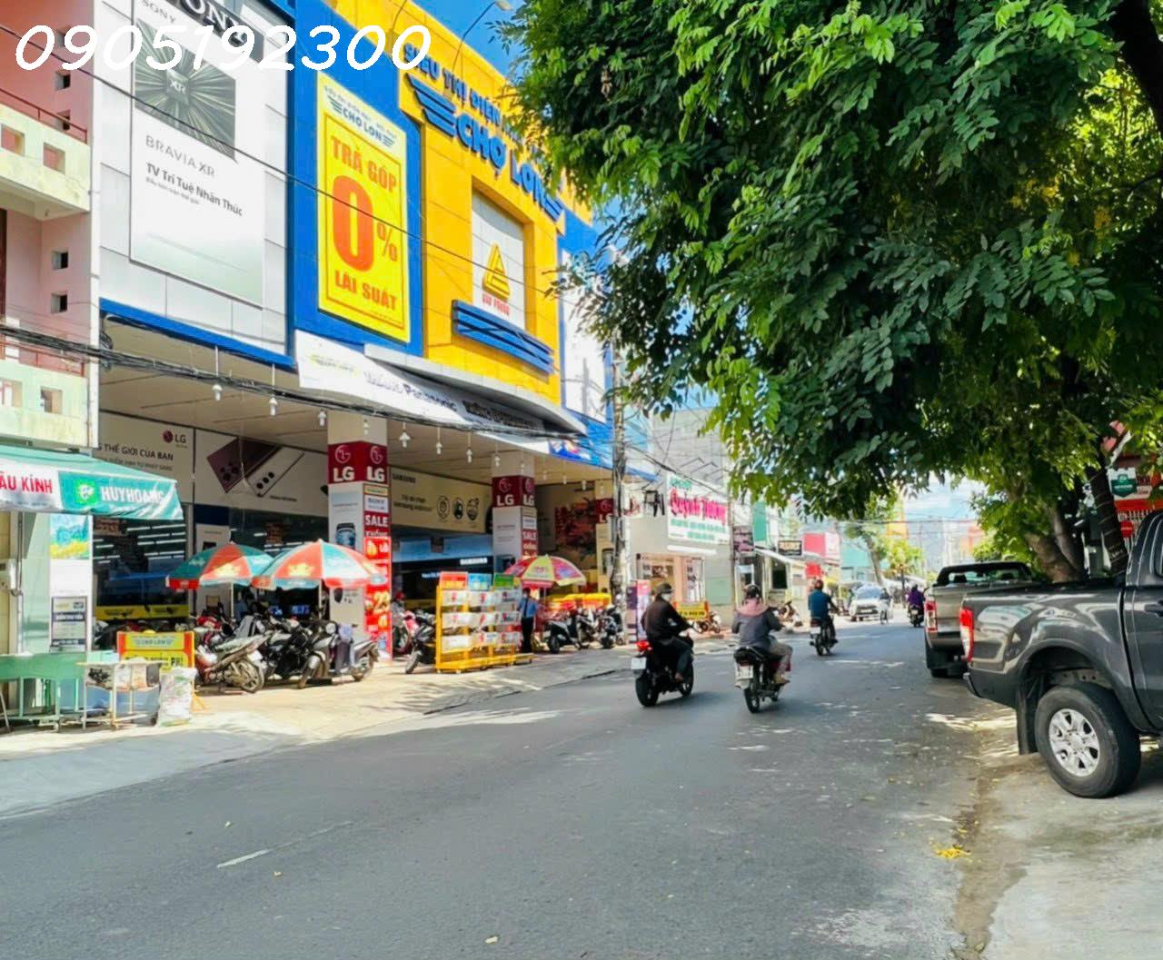 nhà  mặt tiền thành phố Kon Tum đường Hoàng Văn Thụ 4,1 m ngang (nở hậu 4,4m)x56m dài. giá 7,7 tỷ 13956100