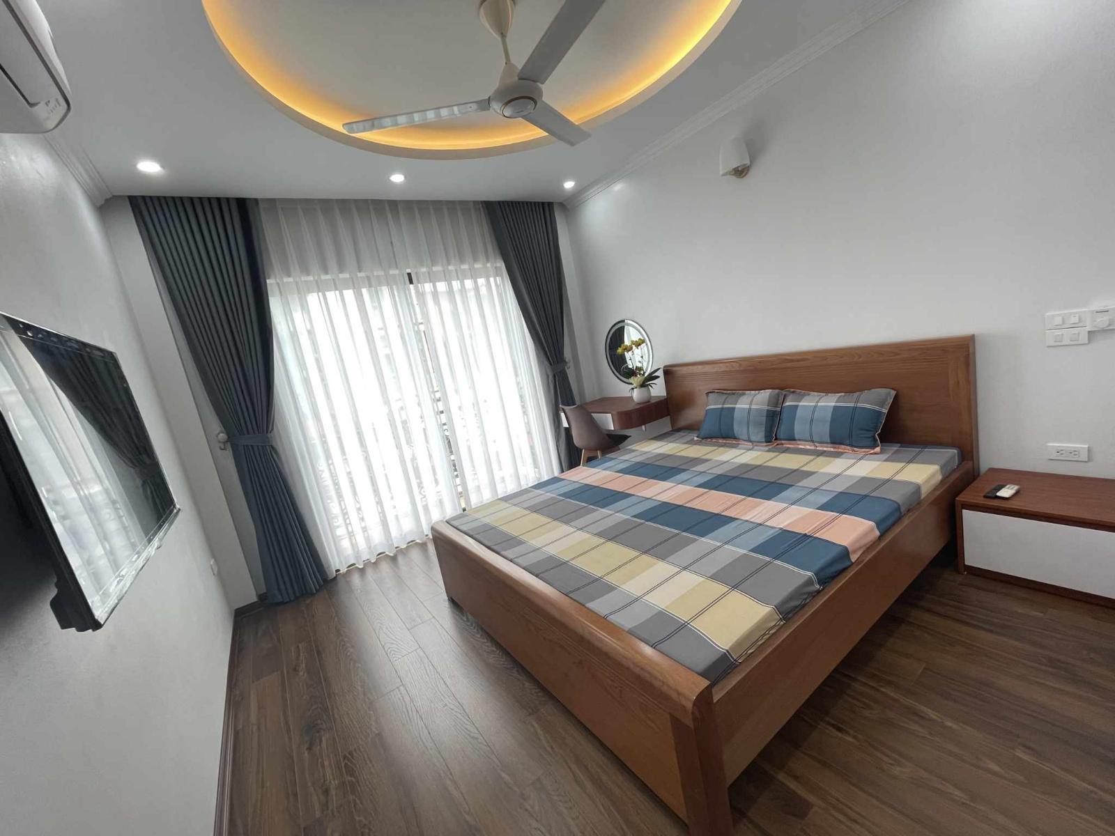 Cho thuê căn hộ khép kin Tầng 2, 3, 50m2, 8.5tr, thang máy, ô tô đỗ cửa, Xuân La. 13970917