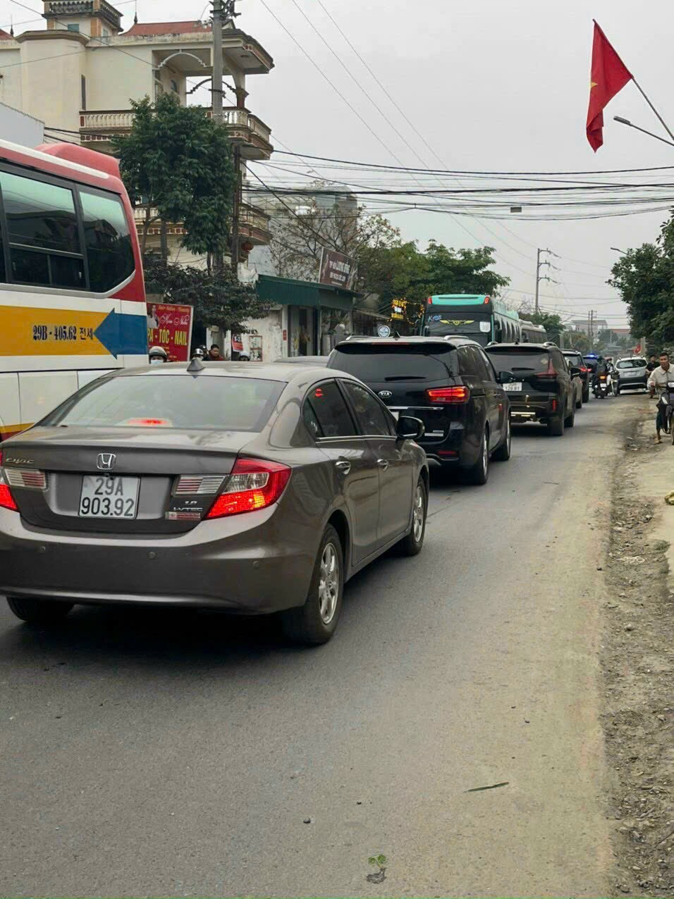 chủ nhà cần bán lô đất xã đông yên huyện quốc oai hà nội  bán kính vai trăm mét đầy đủ tiện ích 13979136