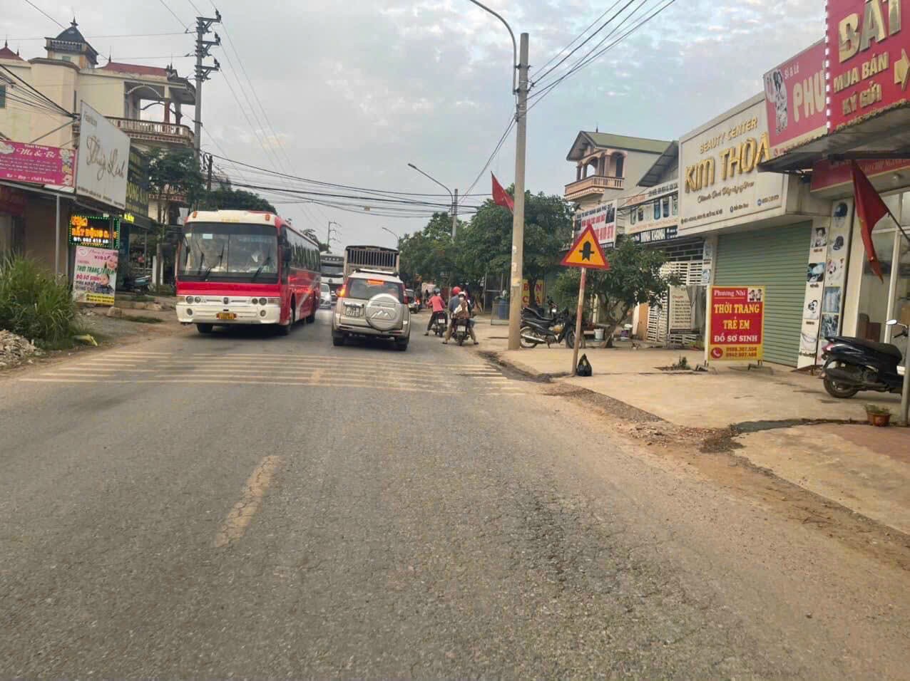 chủ nhà cần bán lô đất xã đông yên huyện quốc oai hà nội  bán kính vai trăm mét đầy đủ tiện ích 13979136