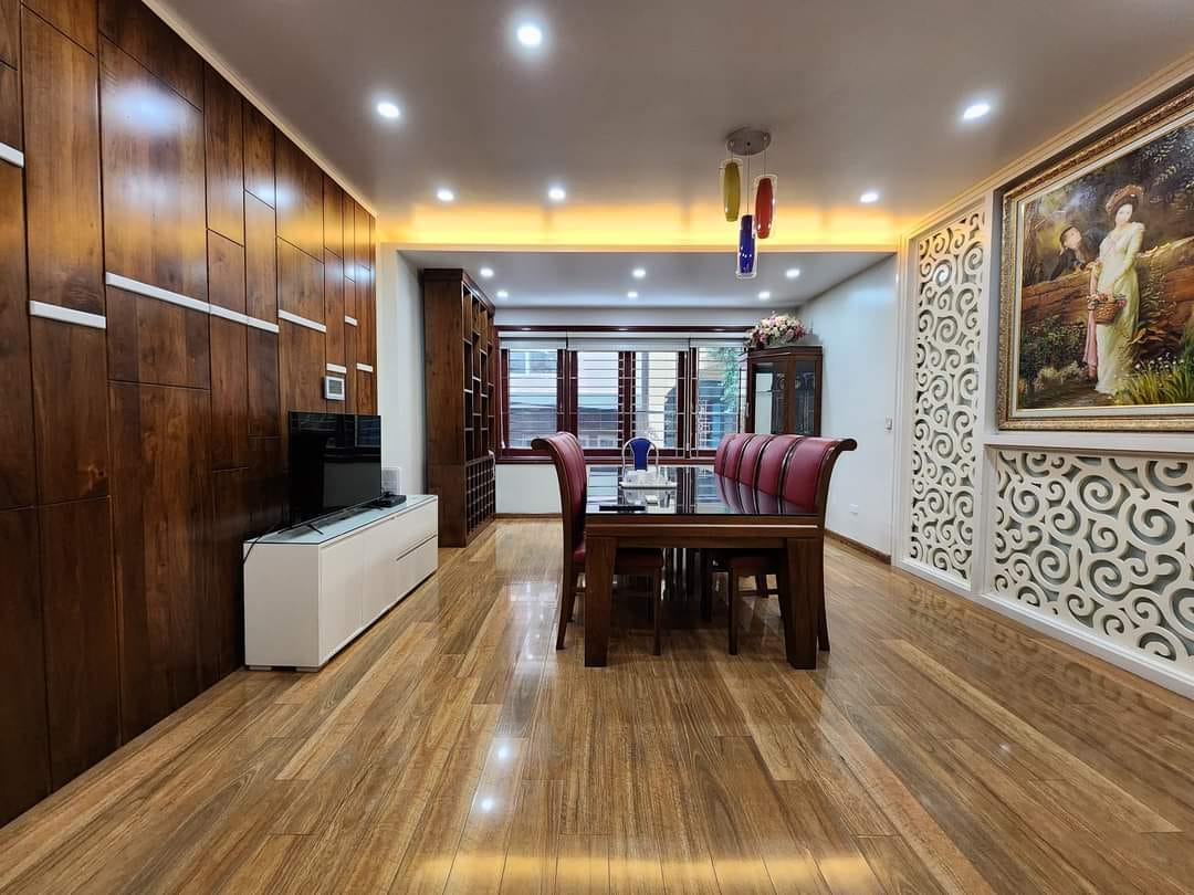 Tc 12 tỷ  Nhà Trần Quốc Hoàn, 60m2 5T thông sàn t.máy, mặt 5m Phân lô, ô tô, dân trí cao, an sinh, Kinh Doanh VP đỉnh 13983520