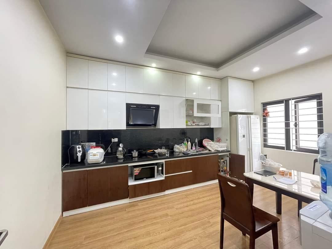 nhà đẹp lô góc Nguyễn Văn Cừ, 65m x 5tầng, gara, ô chờ thang máy 13990890