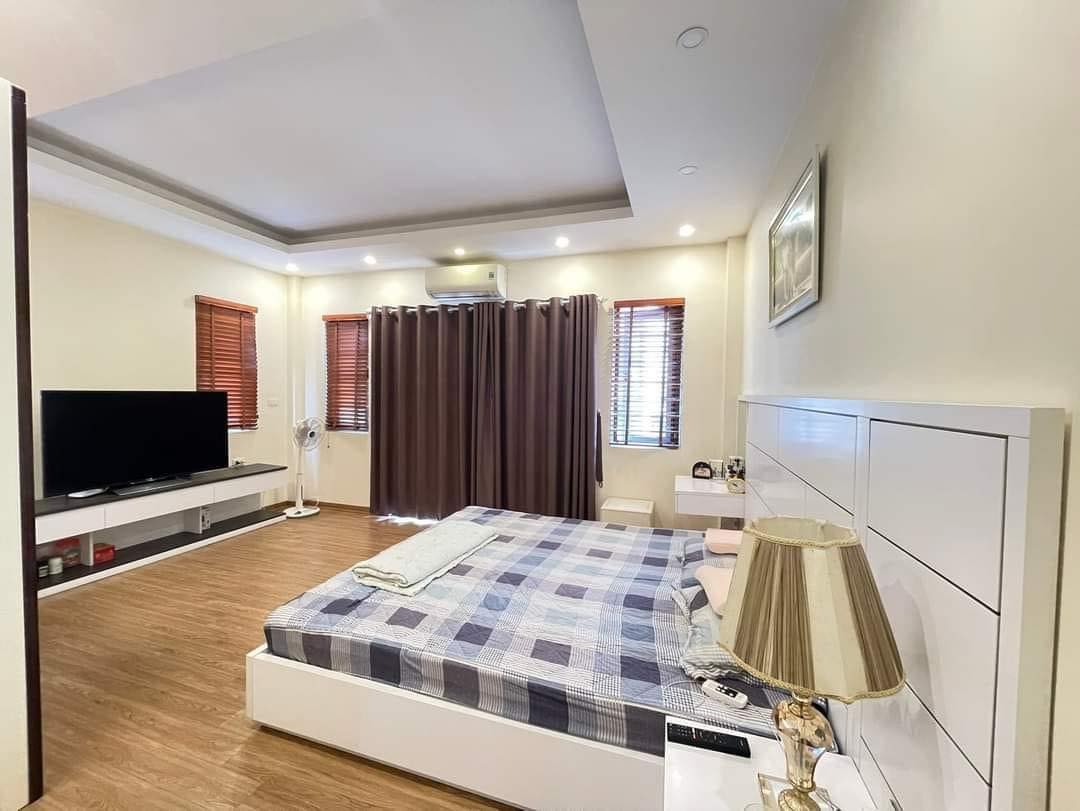 nhà đẹp lô góc Nguyễn Văn Cừ, 65m x 5tầng, gara, ô chờ thang máy 13990890