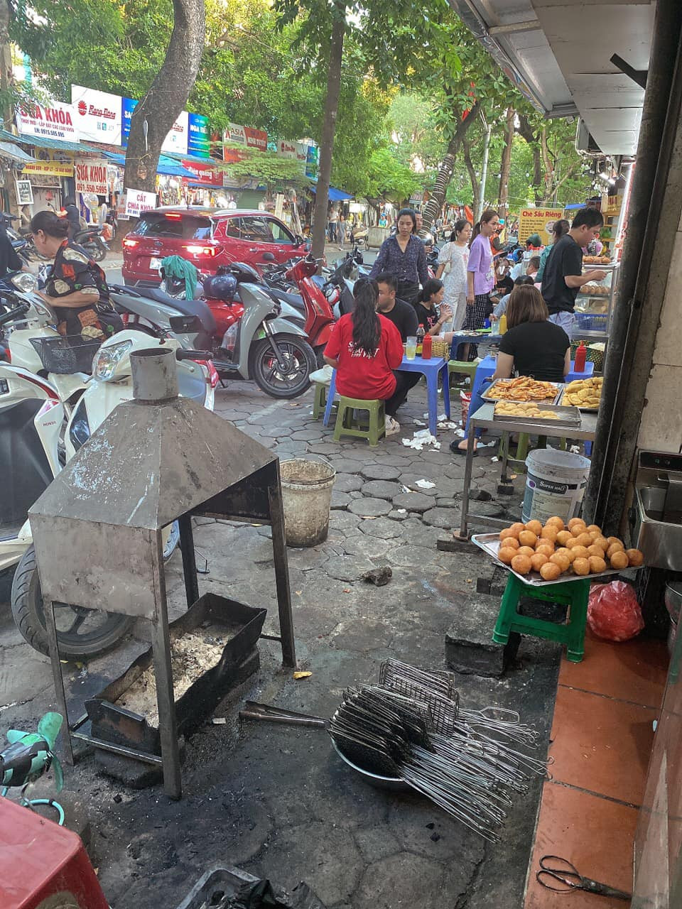 Em chính chủ muốn sang nhượng lại mặt bằng và toàn bộ đồ Địa chỉ: b16 Lương Định Của .phạm Ngọc 13997694