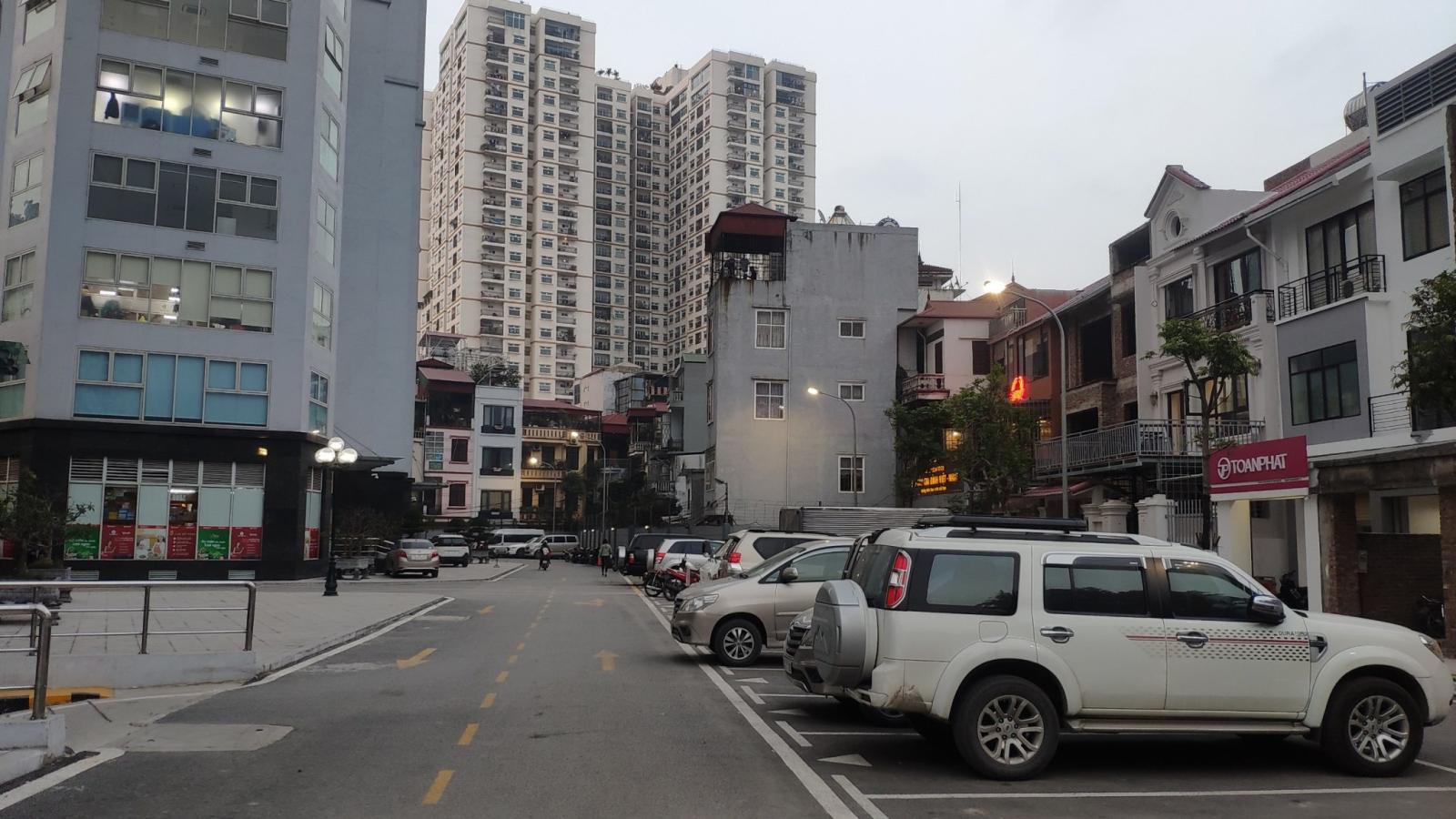 Cho thuê nhà liền kề 120m2 x 4 tầng phố Minh Khai cạnh Times City 14001335