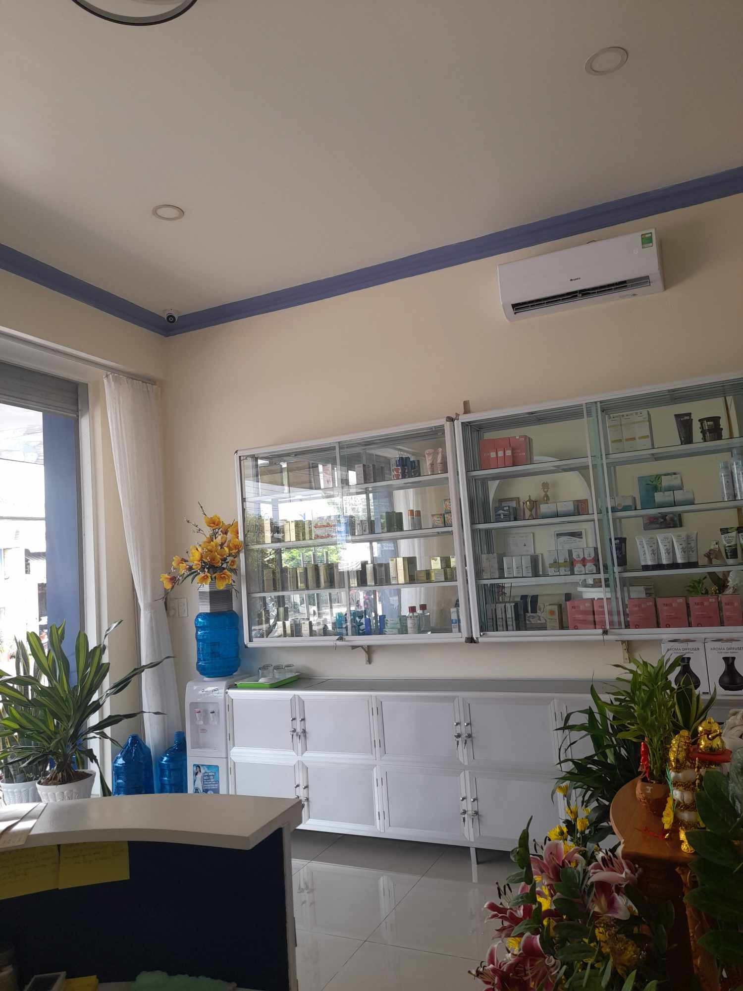 CẦN SANG GẤP TOÀN BỘ SPA MẶT TIỀN ĐƯỜNG NGUYỄN HUỆ TP.BẾN TRE LIÊN HỆ: 0382 311 131 CHÍNH CHỦ 14001370