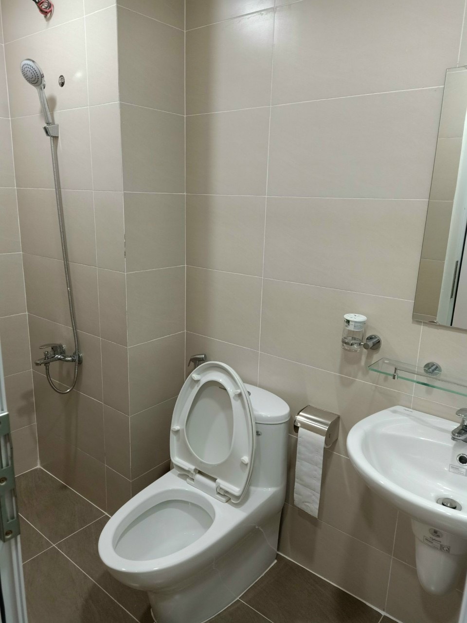 Kẹt tiền làm ăn cần bán căn góc 73m2, 2PN, 2WC, tặng nội thất, đã có sổ, 0909 759 112 14009047