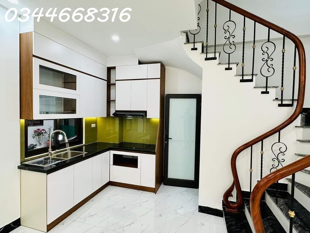 Bán nhà Ngô Gia Tự, Long Biên 20m ra đường ô tô, nhà mới 32m2, 5 tầng, giá 3,55 tỷ 14010517