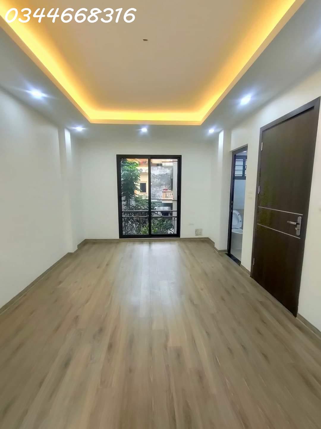 Bán nhà Ngô Gia Tự, Long Biên 20m ra đường ô tô, nhà mới 32m2, 5 tầng, giá 3,55 tỷ 14010517