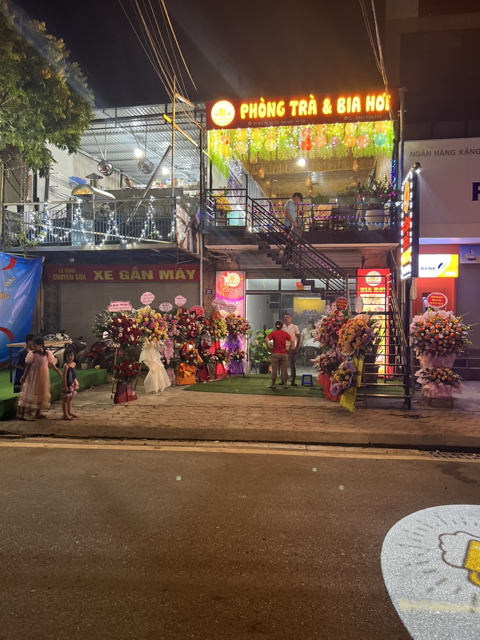 SANG NHƯỢNG QUÁN BIA HƠI VÀ PHÒNG TRÀ  Địa chỉ: 29 Dốc Đê - Đa Tốn - Gia Lâm - Hà Nội 14020327