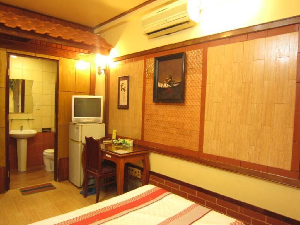 Định Cư Mỹ cần bán gấp Nhà 185/16 Phạm Ngũ Lão, Q. 1 14022251