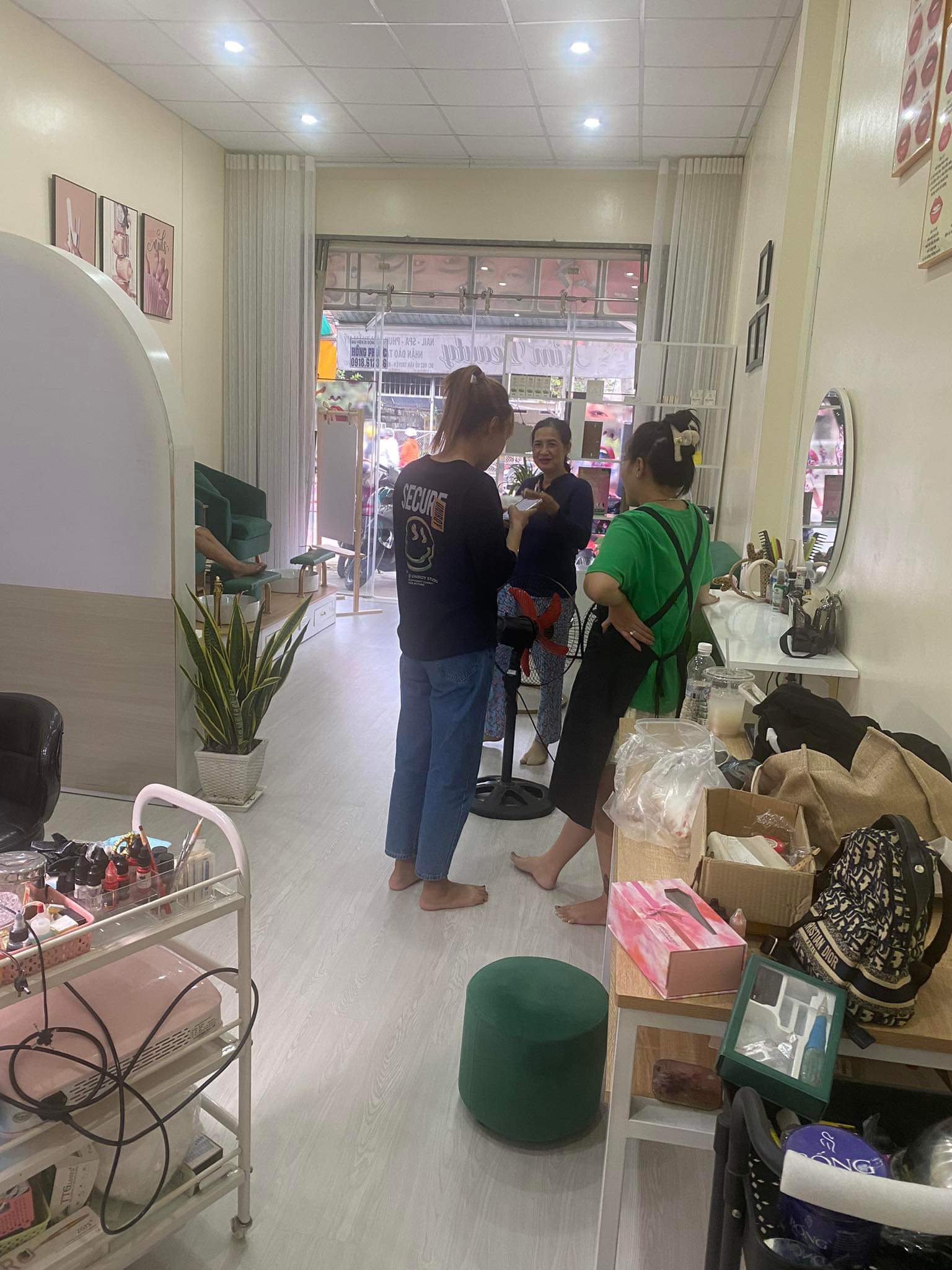 CẦN SANG NHƯỢNG LẠI TIỆM Địa chỉ: 82 Võ Văn Truyện - khu phố 1 - p2 - Tây Ninh 14052616