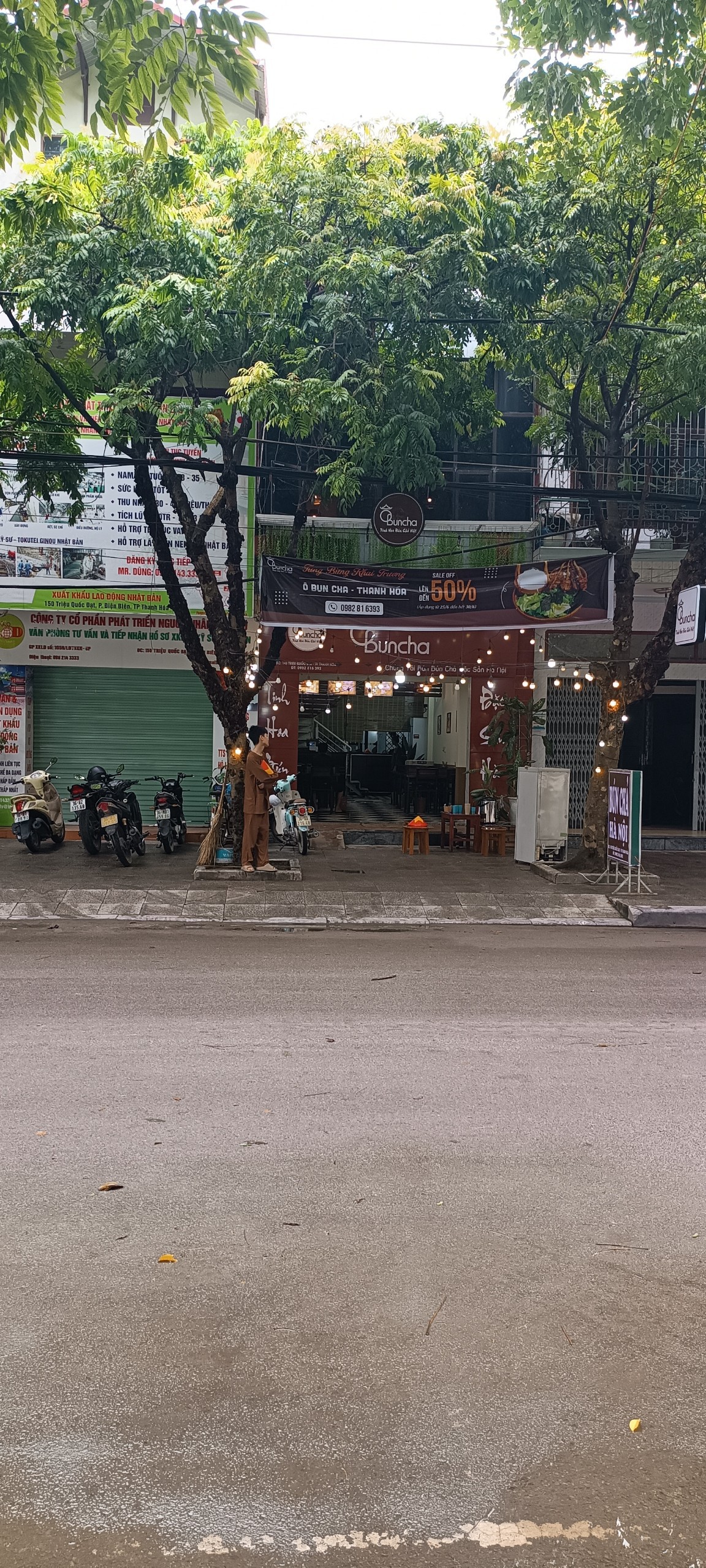 Cần nhượng lại hàng ăn 2 tầng tại khu Hồ Thành 14053063