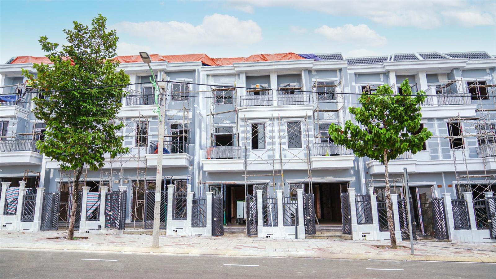 Bán nhà 2 lầu 1 trệt ở ngay trung tâm thành phố Đồng Xoài tỉnh Bình Phước 14081510