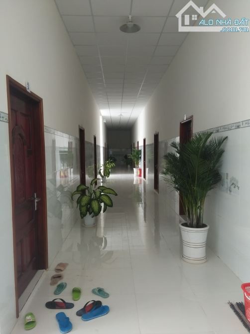 Cần Bán gấp Nhà Nghỉ AYE mới xây-đang hoạt động-kín phòng-thu nhập trên 60tr mỗi tháng- ngay trung 14083321