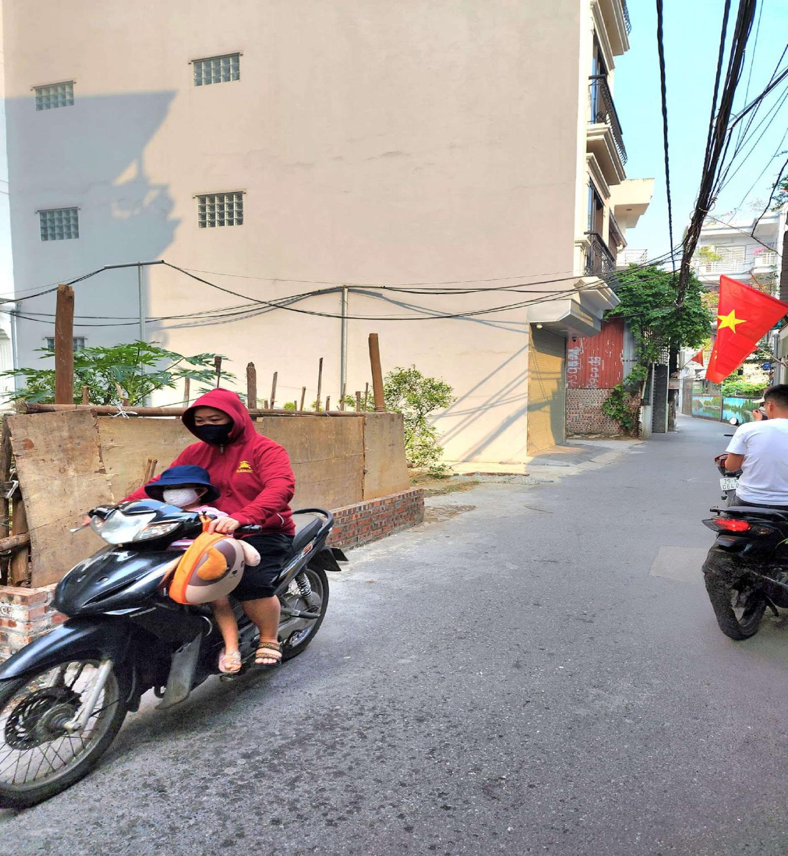 Bán đất Ngô Gia Tự, Long Biên, lô góc thoáng, oto vào rộng, 48m, mặt tiền: 4.5m, 3 tỷ 14090817