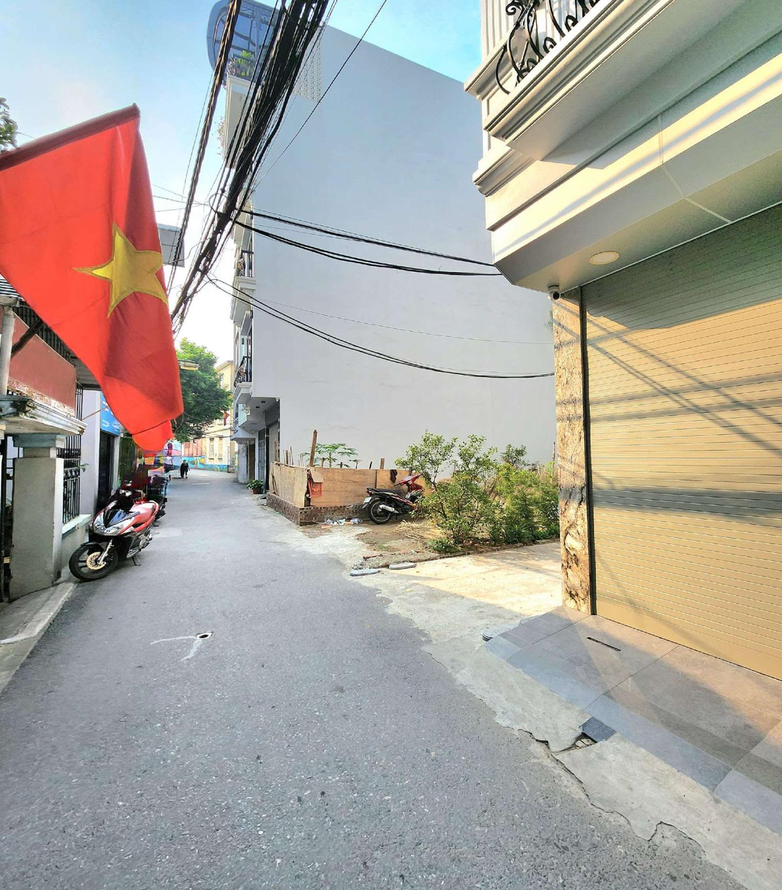 Bán đất Ngô Gia Tự, Long Biên, lô góc thoáng, oto vào rộng, 48m, mặt tiền: 4.5m, 3 tỷ 14090817