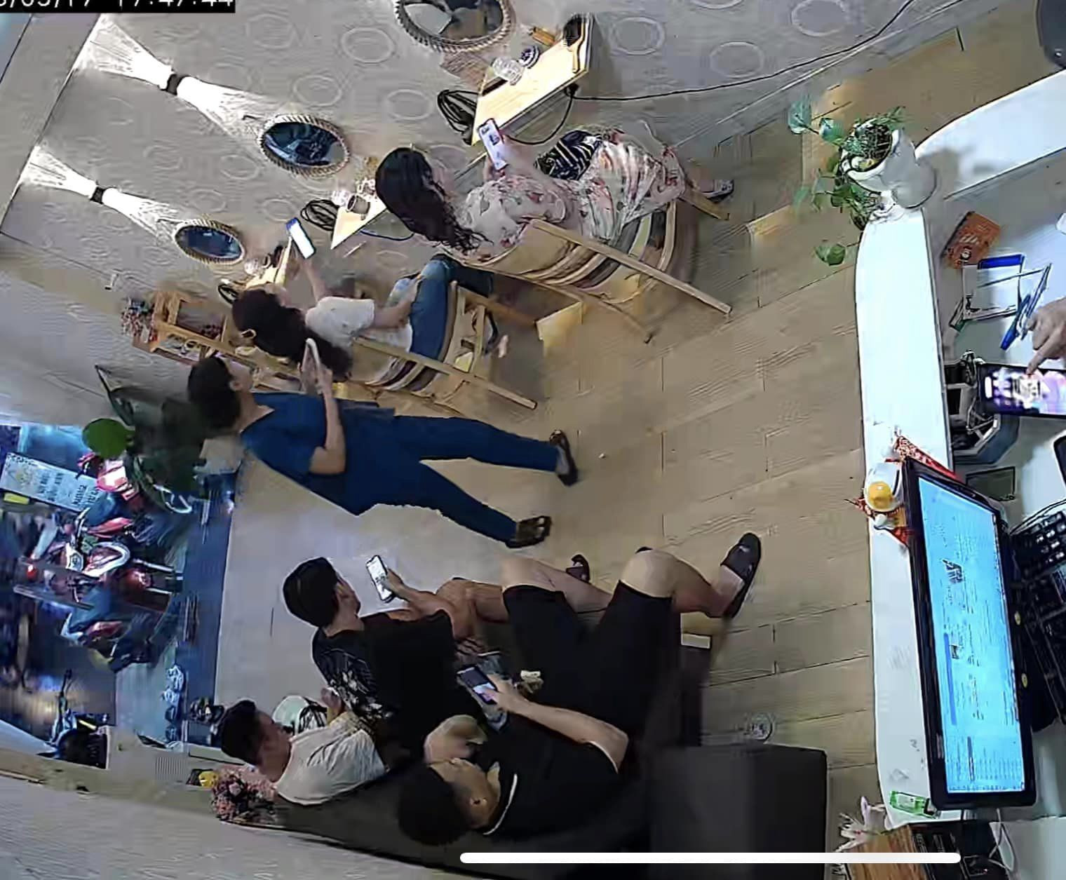 CẦN SANG NHƯỢNG GẤP TIỆM GỘI ĐẦU DƯỠNG SINH ĐỊA CHỈ; P11 - Q10 - HCM nhà 4 tầng 6 phòng 14110703