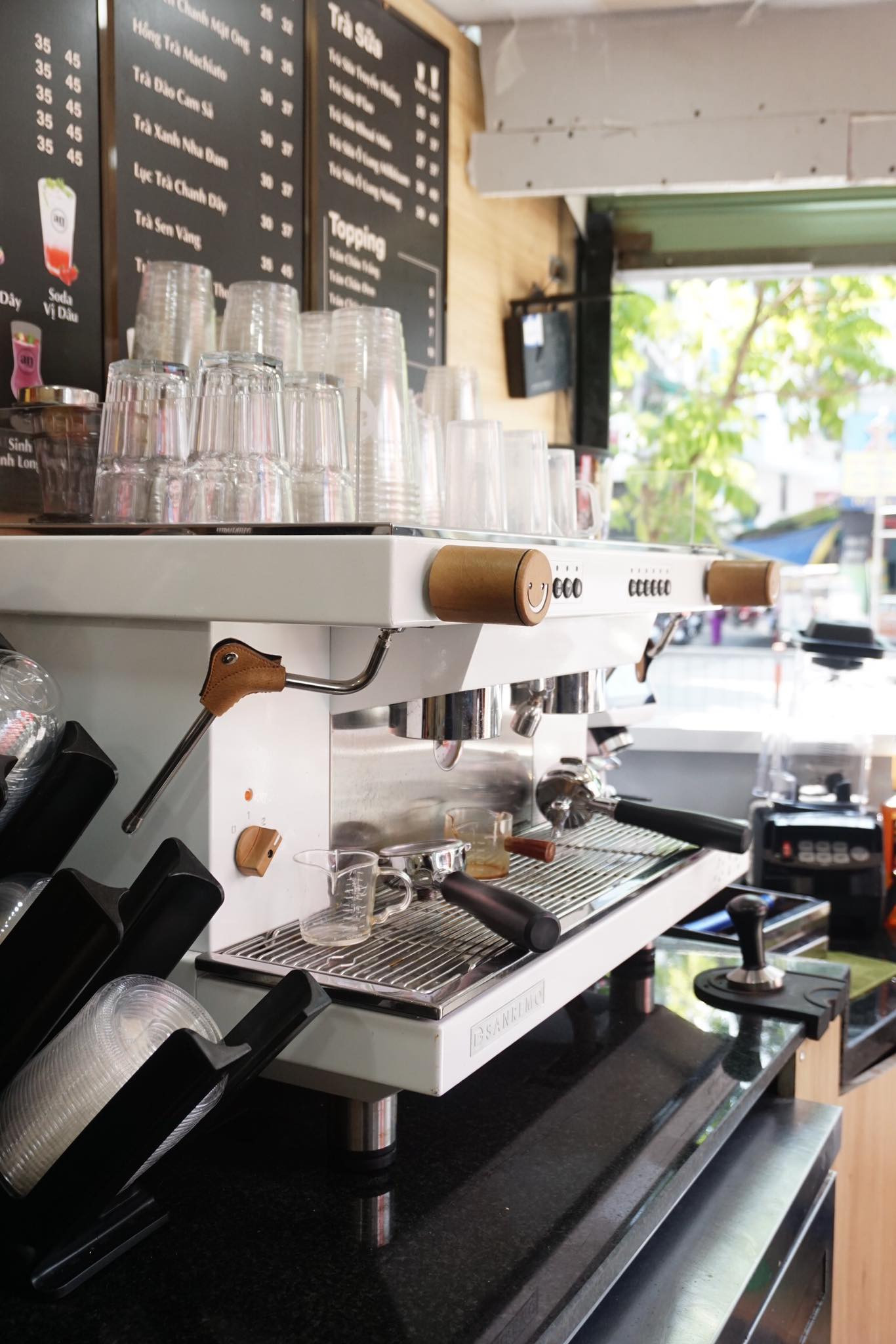 CẦN SANG NHƯỢNGQUÁN  ĐỊA CHỈ; 618 đường 3/2, phường 14, quận 10, TPHCM 14117089