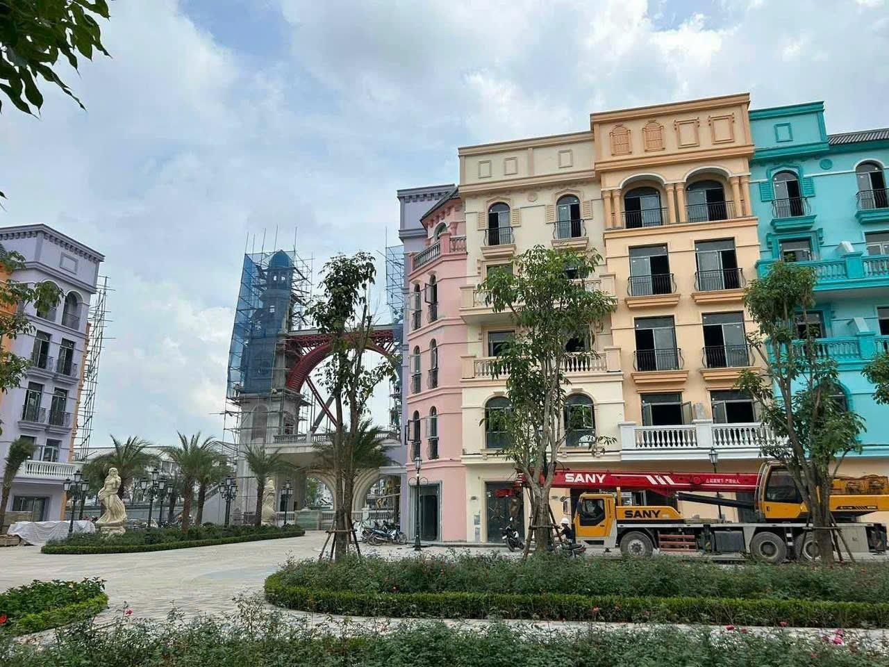 Miễn phí thuê từ 18 đến 24 tháng shophouse Vinhomes Grand World. 14126265