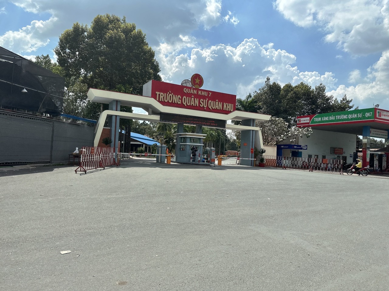 Bán gấp nhà MTKD ngang 6m Dương Thị Mười 120m2 3 lầu có thang máy kế BV Q12 19 tỷ. 14138340