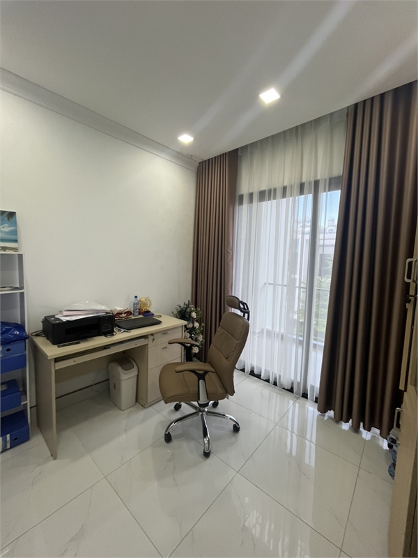 bán gấp nhà đẹp KDC cao cấp, tiện ích xung quanh đầy đủ, thiết kế 1 trệt 2 lầu, sẵn nội thất 14138984