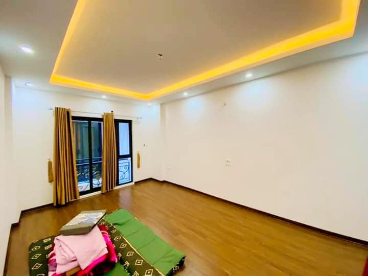 NHÀ MỚI ĐẸP PHỐ NGUYỄN TRÃI CẠNH ROYAL CITY NGÃ TƯ SỞ  5 TẦNG DT:30M2 SỔ ĐỎ T2:35M2 3 PHÒNG NGỦ 14139320