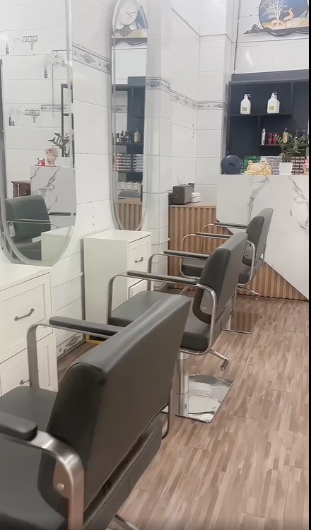 Sang nhượng salon tóc,do nhiều việc nên chia lại Địa chỉ: Võ Văn Vân, Vĩnh Lôc B , Bình Chánh, HCM 14143744