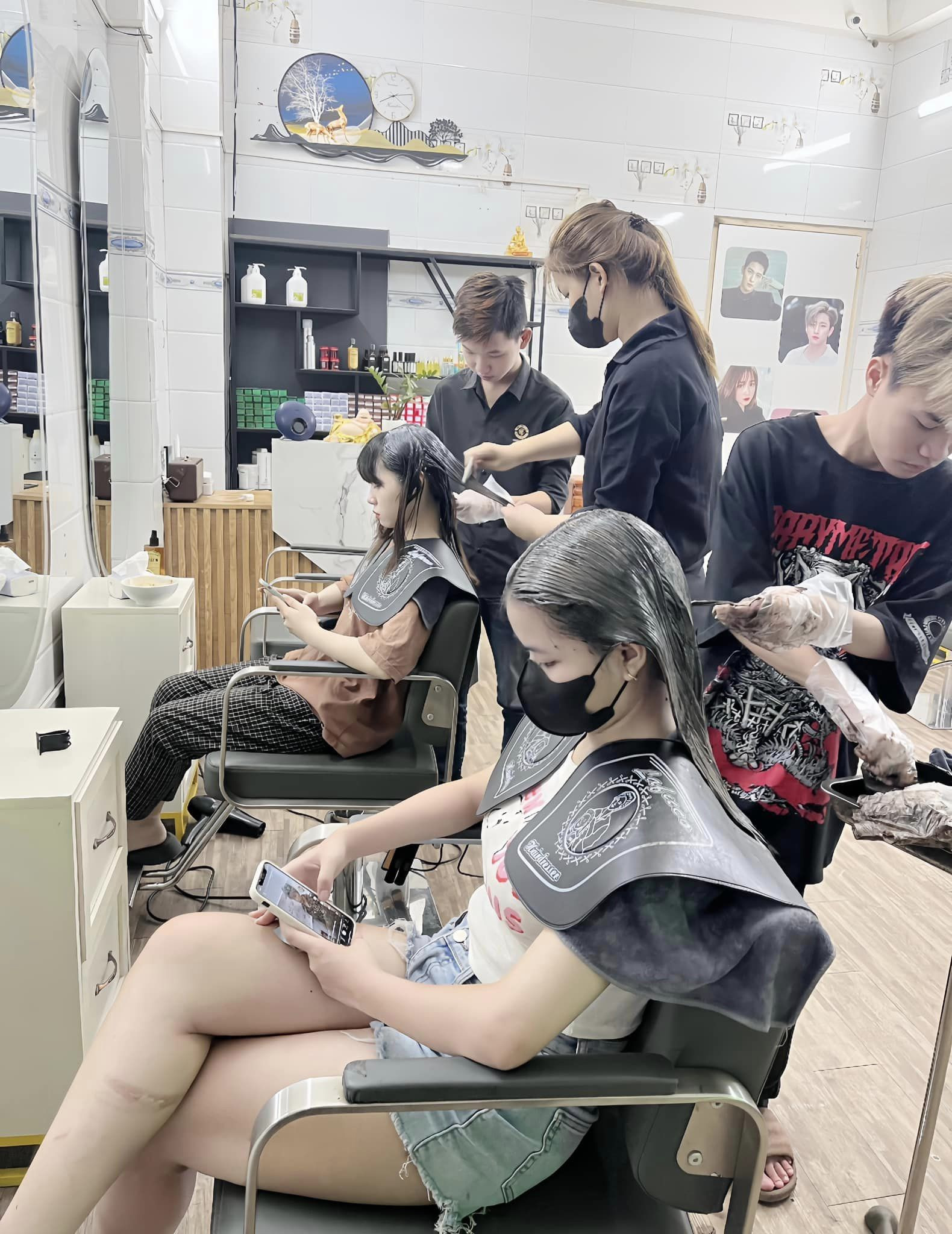 Sang nhượng salon tóc,do nhiều việc nên chia lại Địa chỉ: Võ Văn Vân, Vĩnh Lôc B , Bình Chánh, HCM 14143744