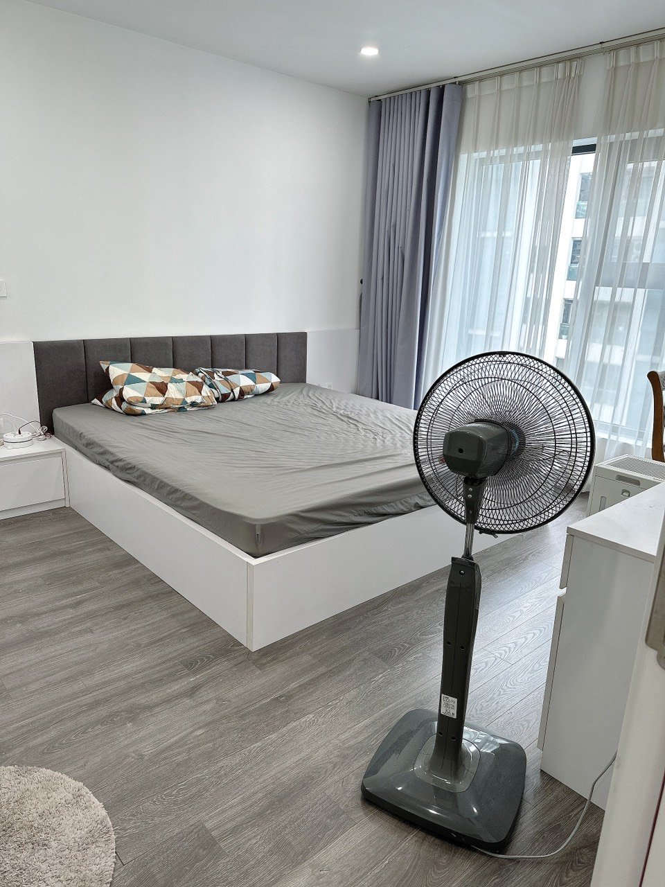 2PN diện tích 92m2 giá 5.6 tỷ - BC Đông Nam - Golden Land - 275 Nguyễn Trãi 14144089