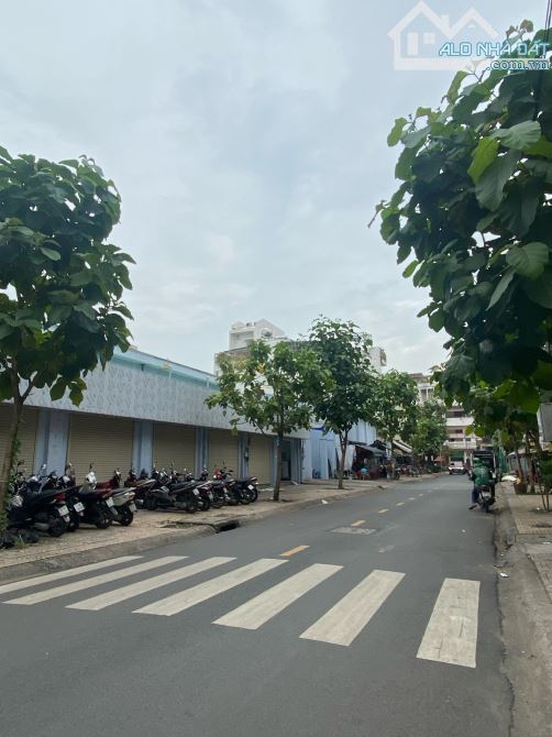 Bán Tòa Nhà 63  Đường Nguyễn Văn Đừng P6. Quận 5 14145565